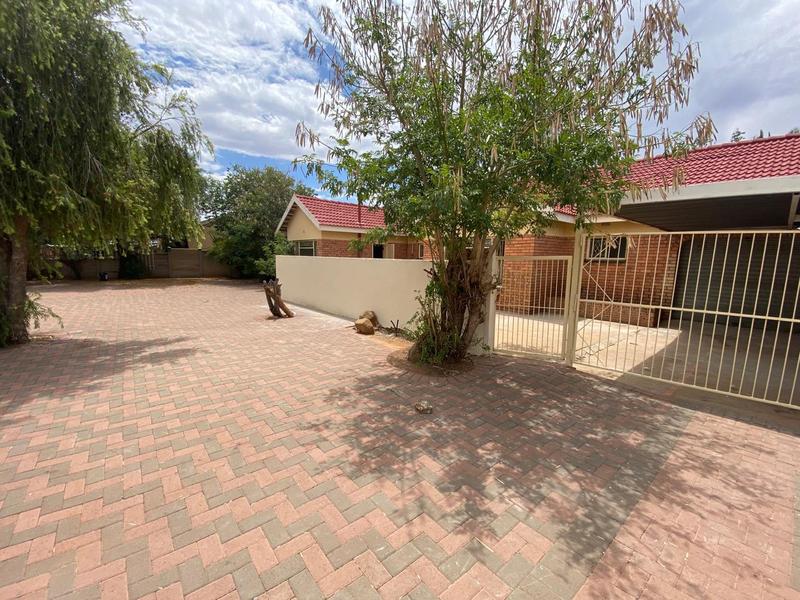 4 Bedroom Property for Sale in Riviera Northern Cape